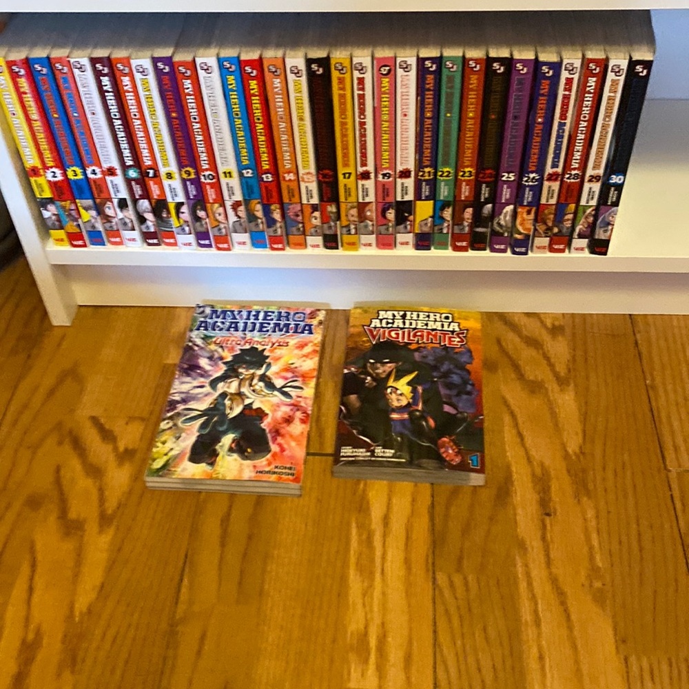 My hero academia books 1-30 & ultra analysis and vigilantes . Total 32 books - Picture 1 of 12